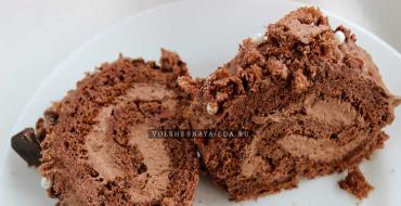 Шоколадный бисквитный рулет со сливочным кремом Рецепт рулета с шоколадной начинкой