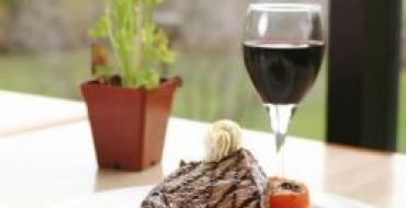 Простые рецепты говядины в красном вине Мясо тушеное с красным вином
